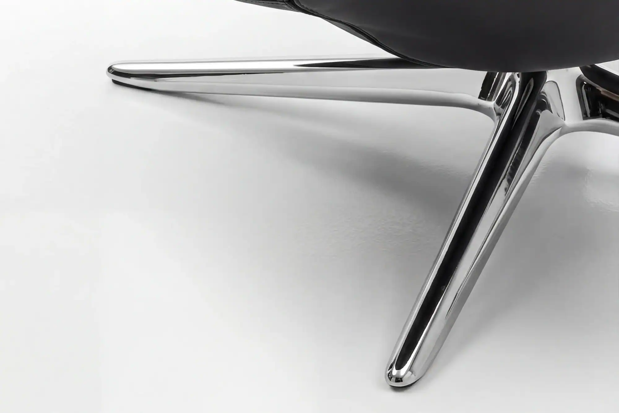 KendallArmchairwithFootstool Features 3