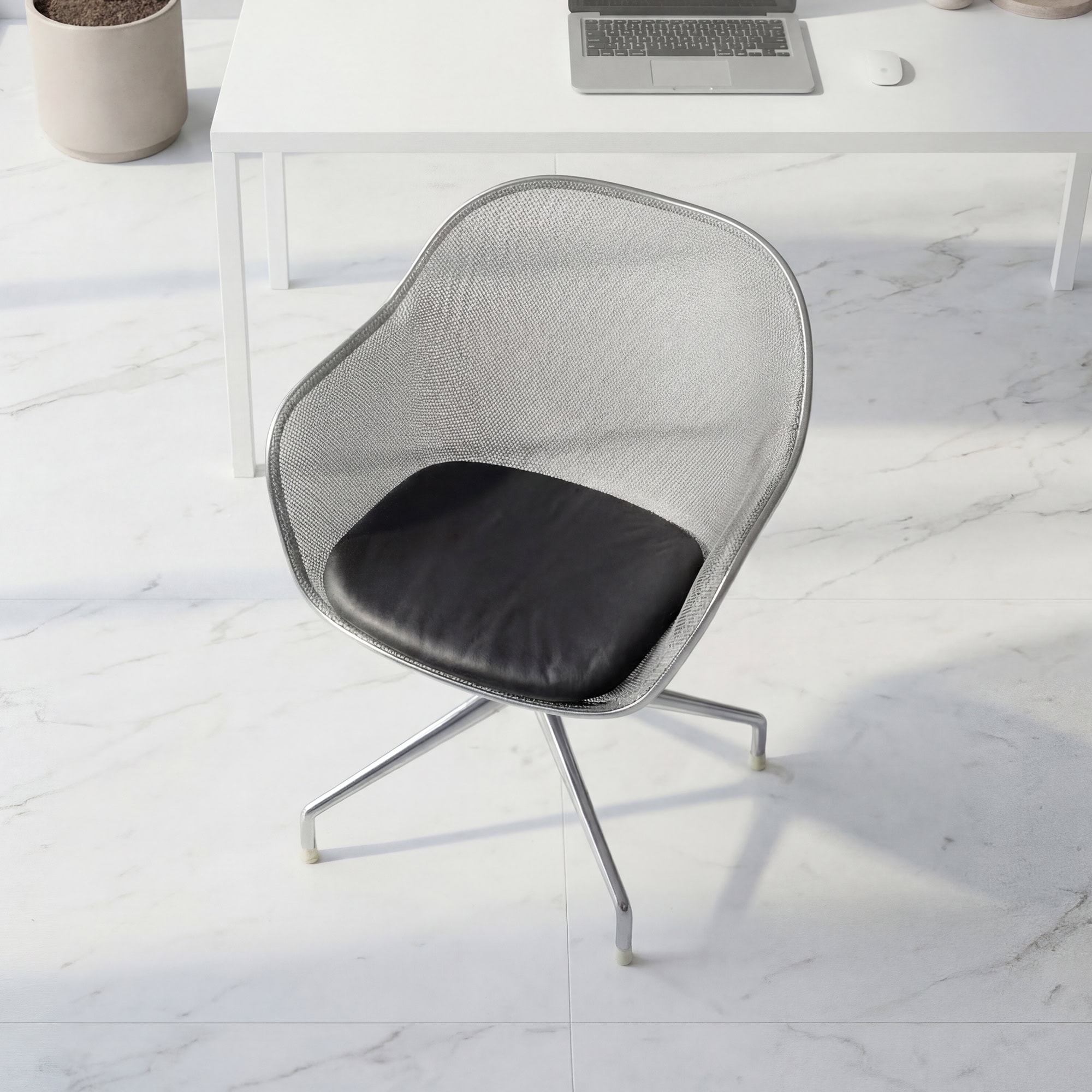 Iuta Swivel Chair Black 2