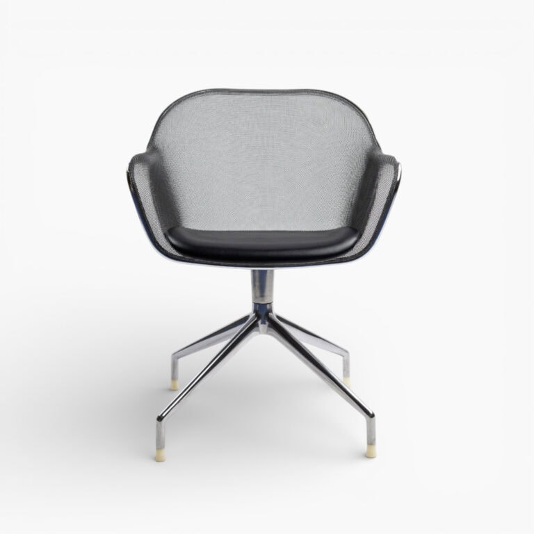 Iuta Swivel Chair Black wbg 1