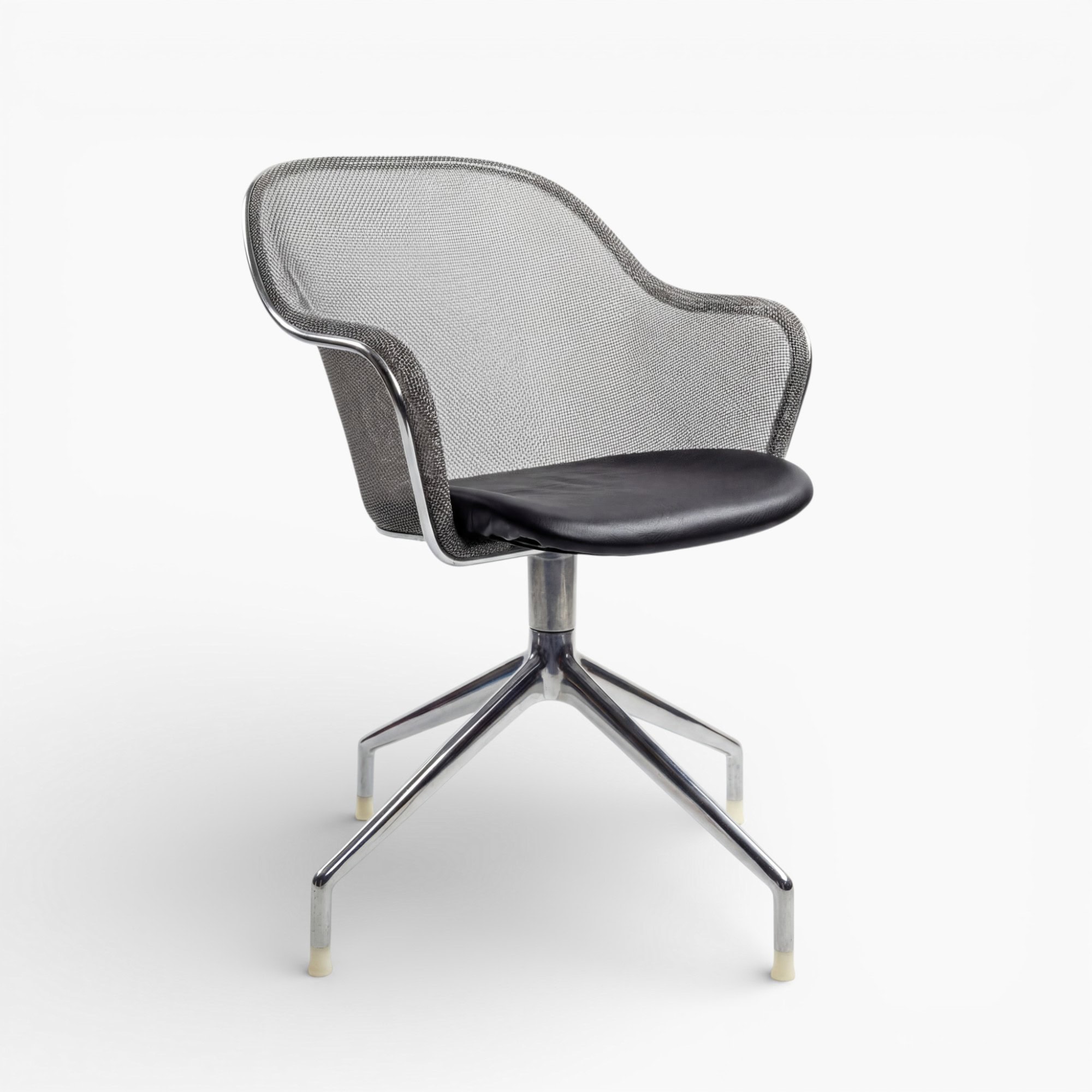 Iuta Swivel Chair Black wbg 2