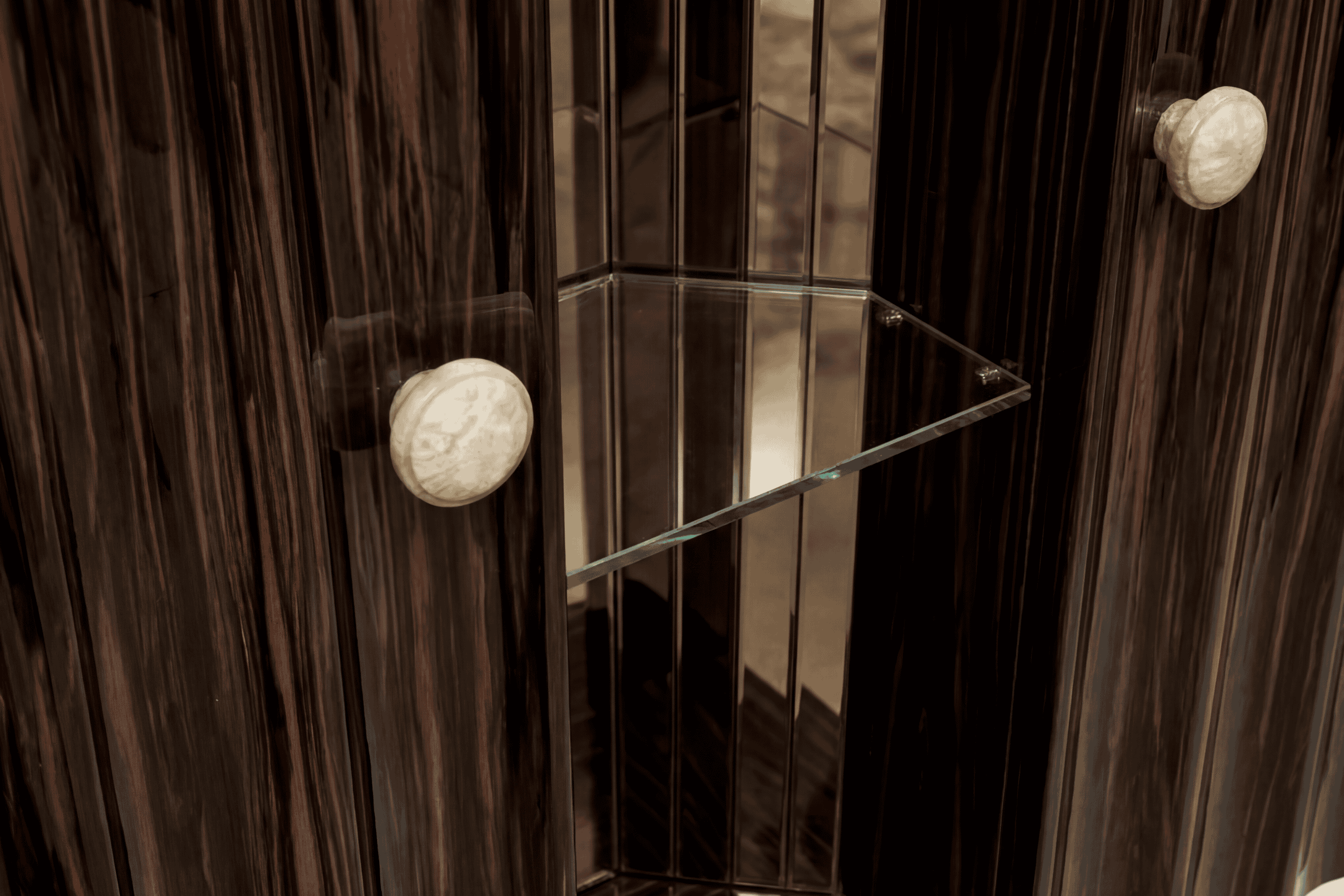 Pantelleria Bar Cabinet Features 1