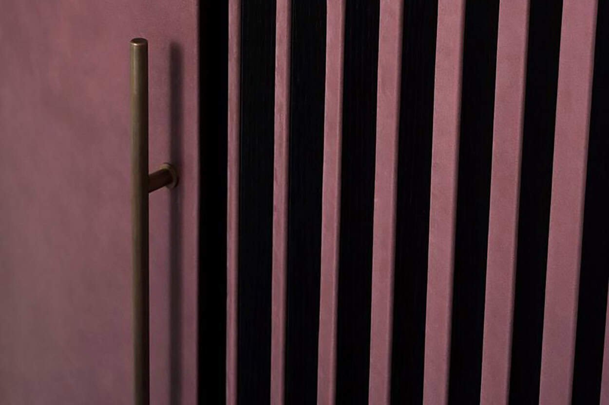 Plissé Bar Cabinet Features 2