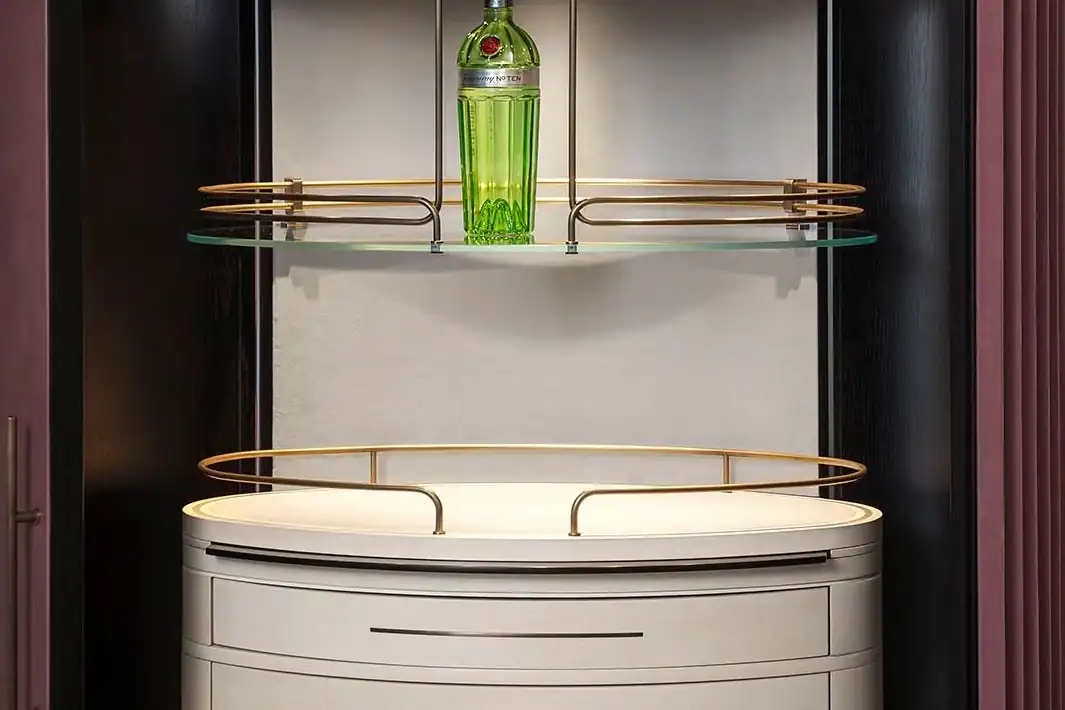 Plissé Bar Cabinet Features 3
