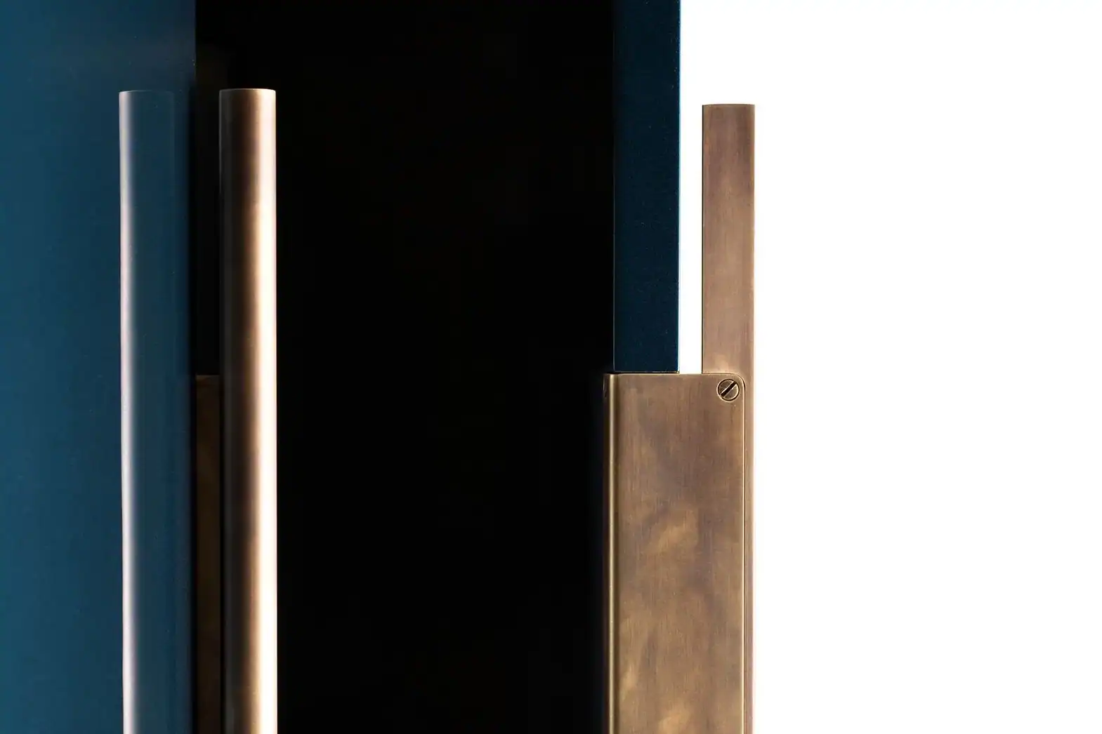 Siona Bar Cabinet Features 2