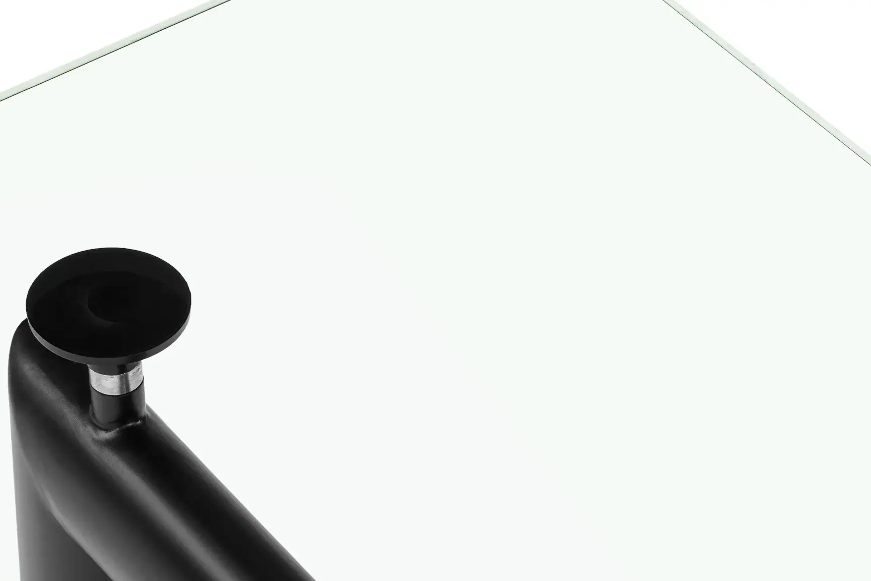 Corbusier Dining Table Features 1