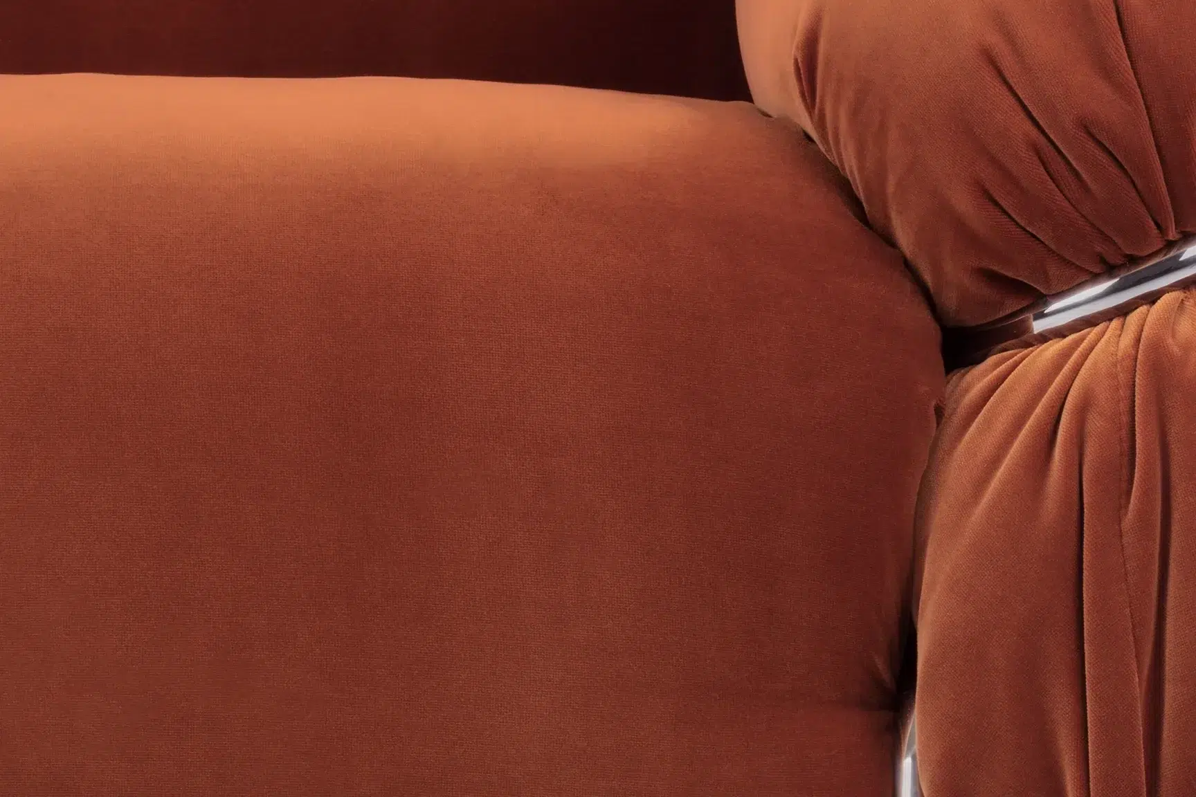 Sesann Lounge Chair Features 1