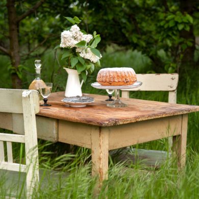 Best Outdoor Tables: Simple looking