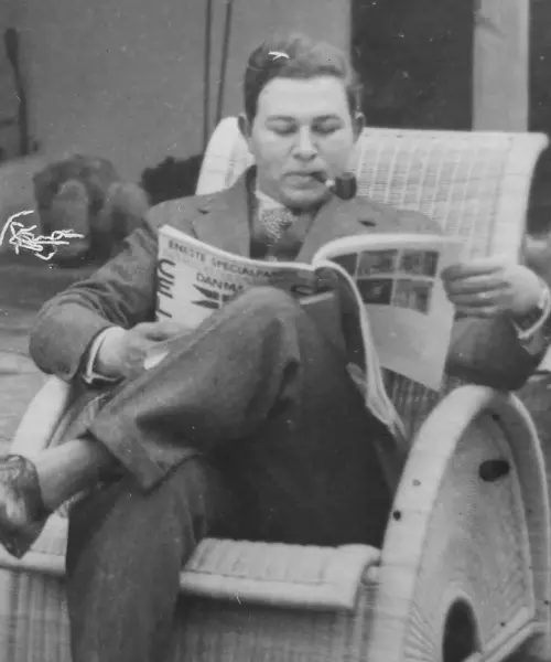 Flemming Lassen sitting on a armchair