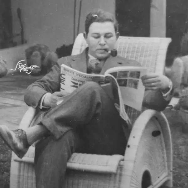 Flemming Lassen sitting on a armchair