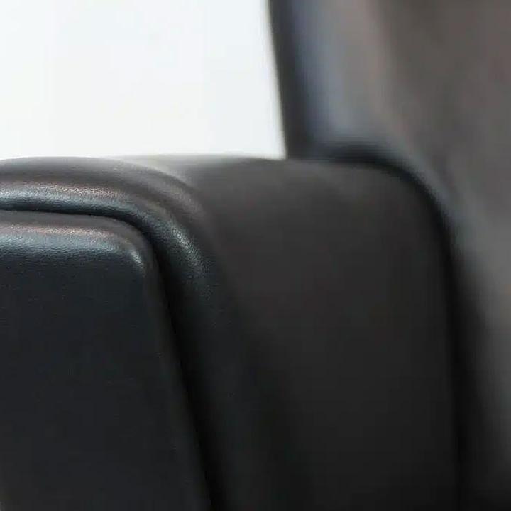 CH445-Wing-Chair-Detail-1