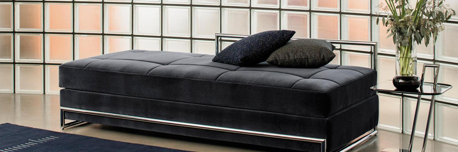 Eileen Gray Daybed - Instagram (1)