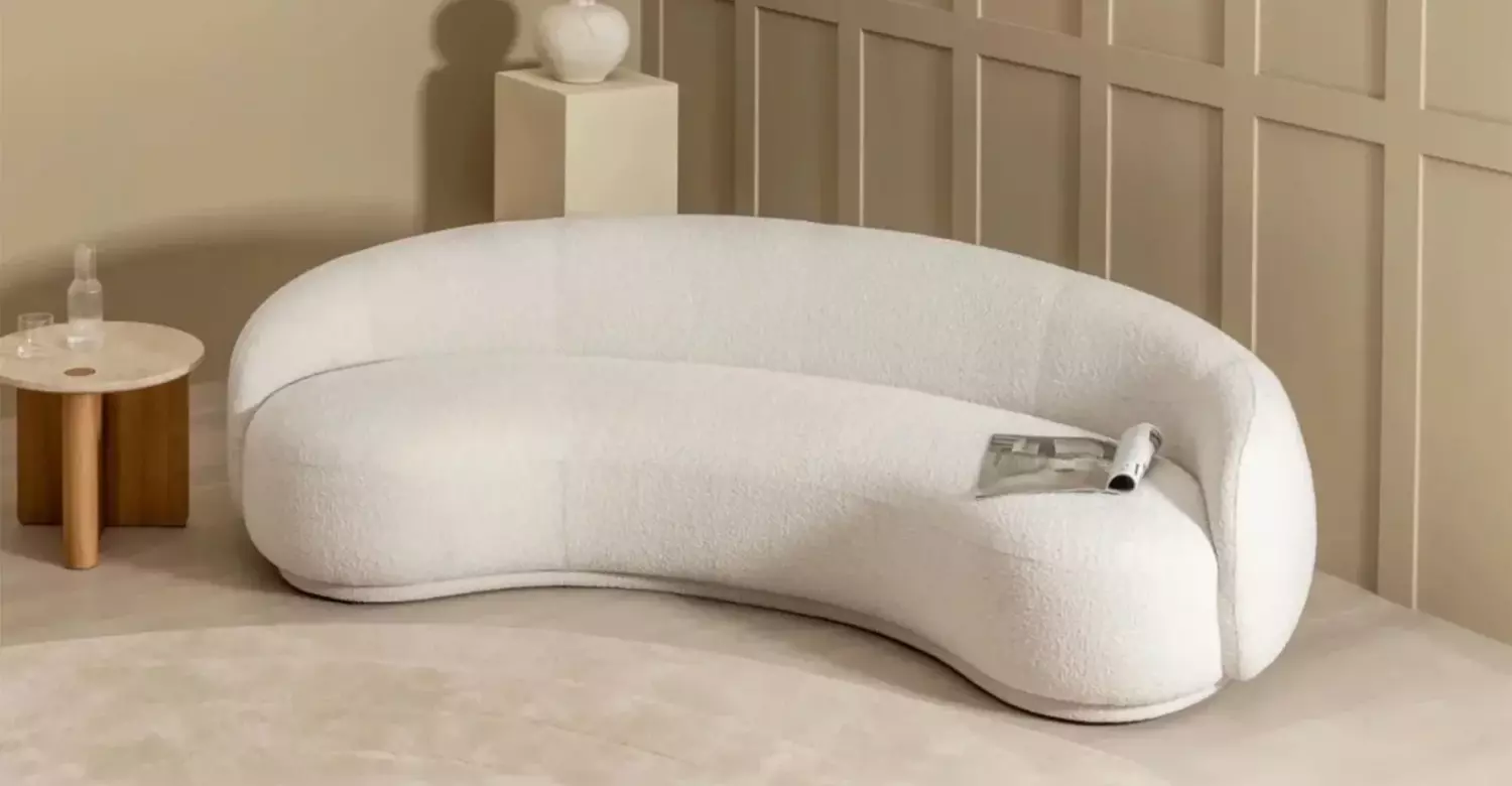 Savelle-Modern-Curved-Sofa-Display-2