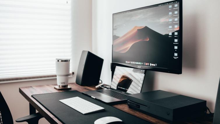 max andrey 8 2YWKt8Ag unsplash scaled - Office Desk Decor Ideas, productivity