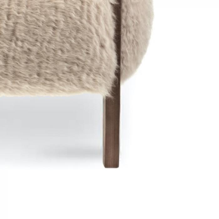 oakwood leg yeti sheepskin