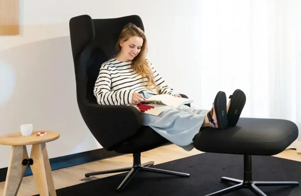 Comfortable Reading Chairs for Bedrooms